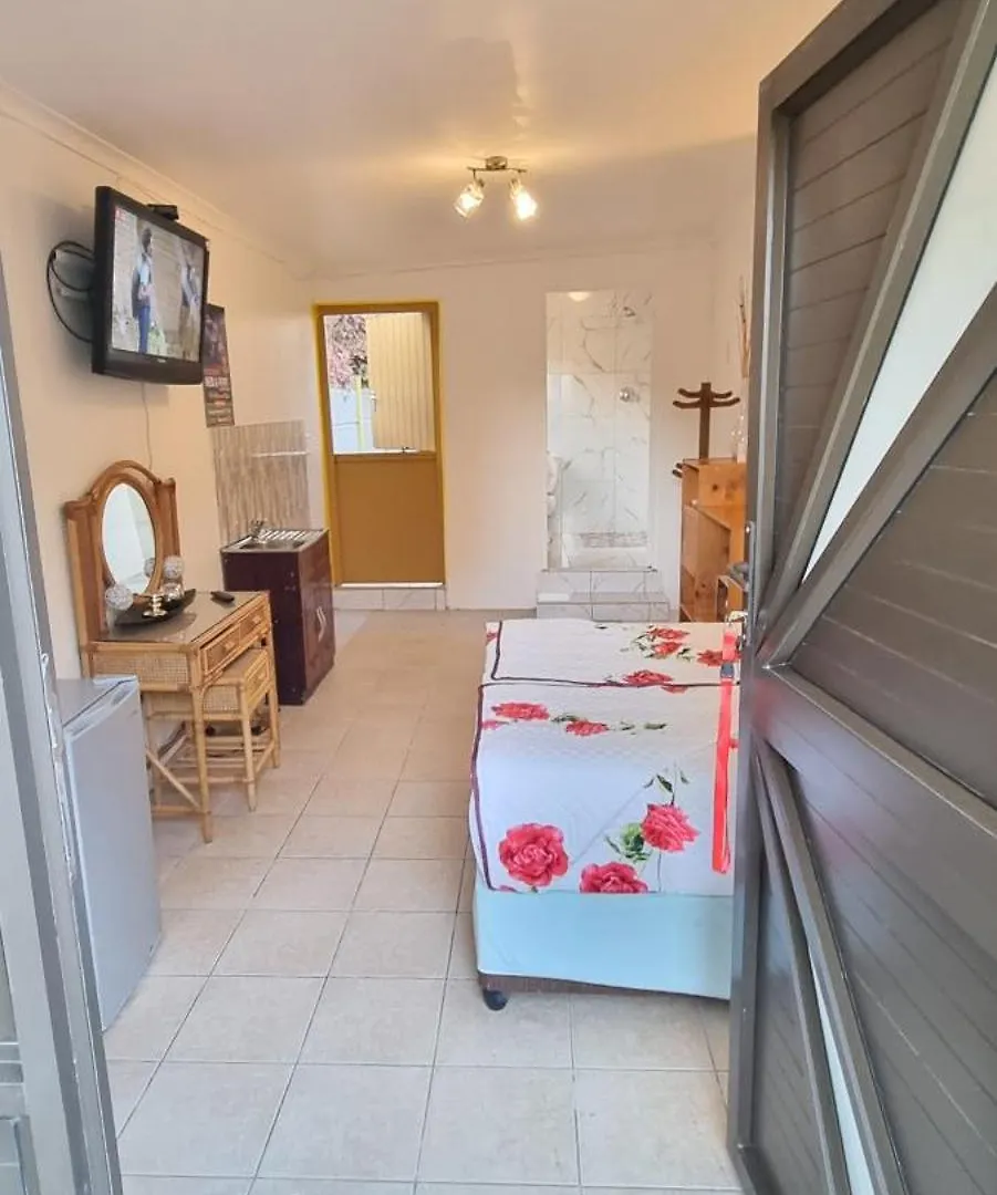 Neo & Ruks Guest Houses Boston Belleville Ottery Apartment