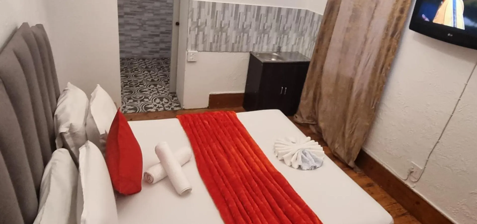 Neo & Ruks Guest Houses Boston Belleville Ottery